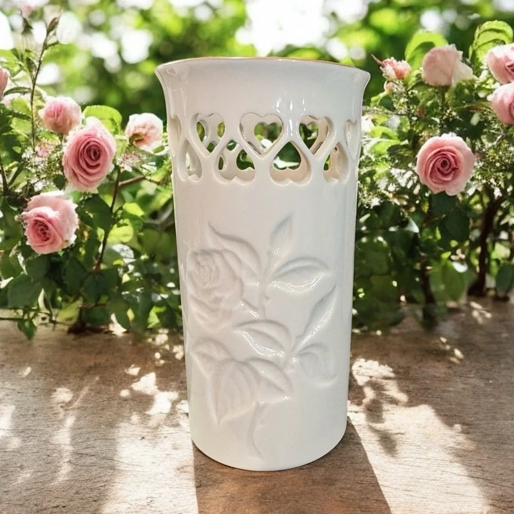 Lenox Vintage Pierced Hearts Floral Porcelain Vase With 24k Gold Trim